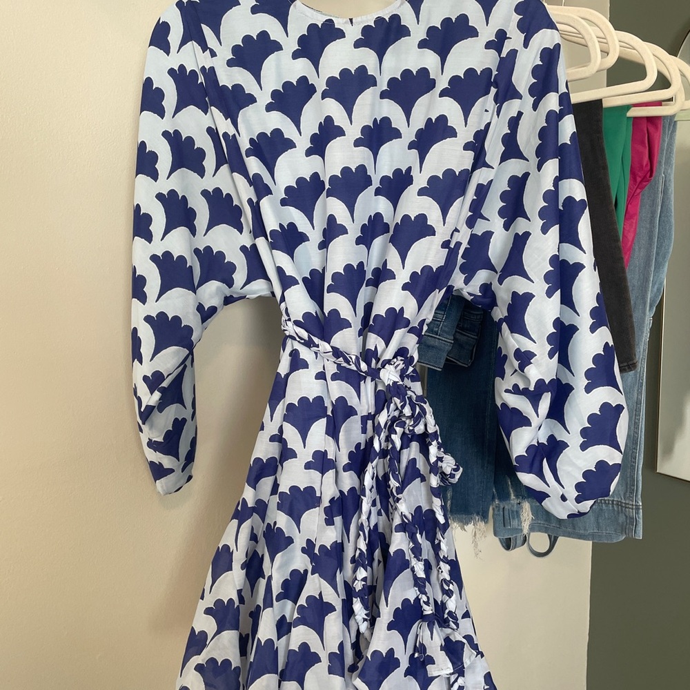 Chic Blue and White Patterned Dress